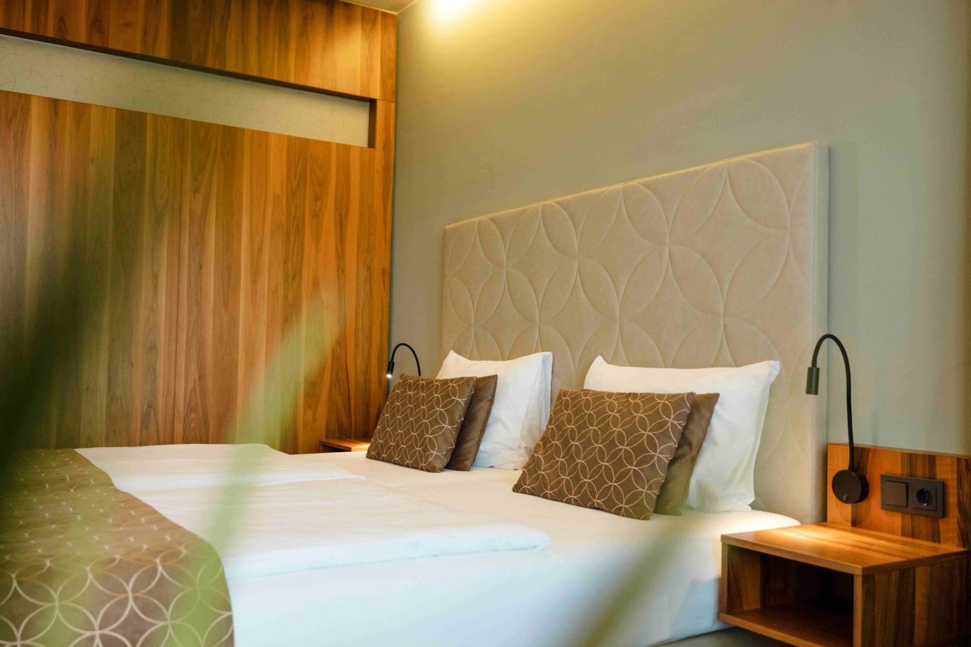 Therme Laa - Hotel & Silent Spa Laa an der Thaya Exterior photo