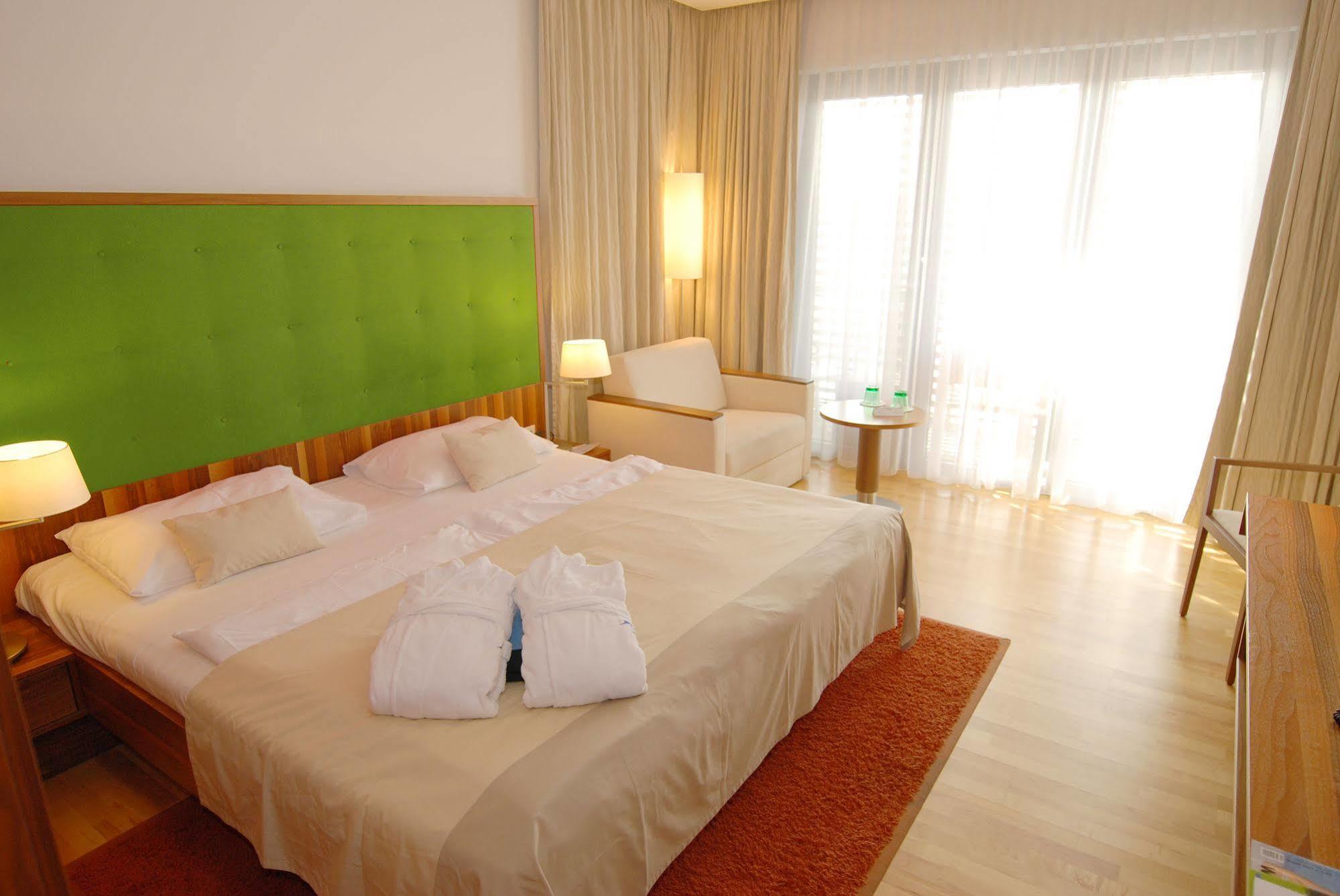 Therme Laa - Hotel & Silent Spa Laa an der Thaya Exterior photo